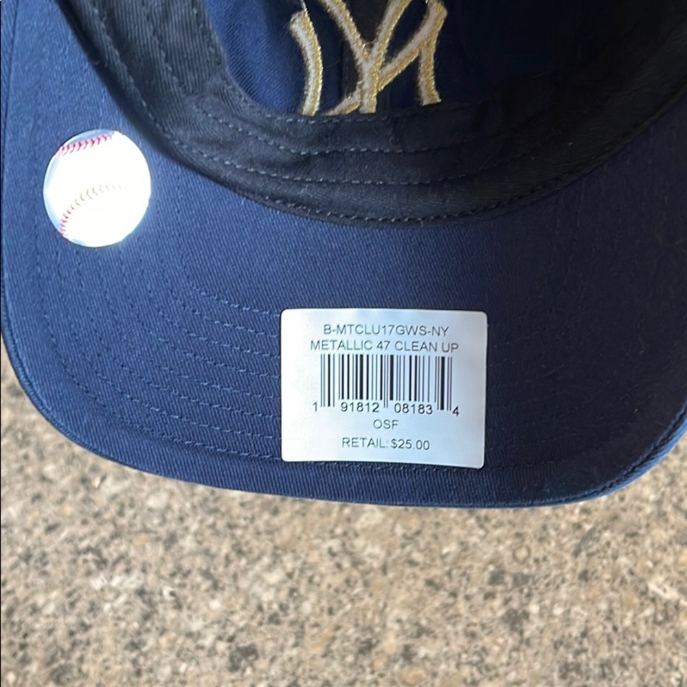 Yankees hat - Picture 2 of 3